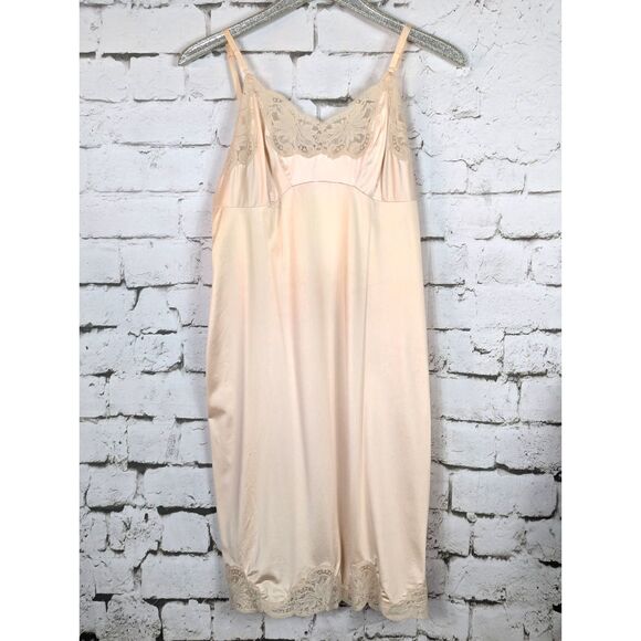 VINTAGE WONDERMAID Shiny Nylon Lace Slip Peach Cream USA Union Glamour Medium - Picture 4 of 8
